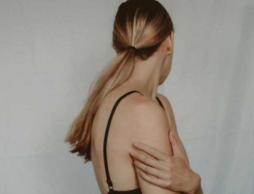 Pickel am Rücken: Was hilft?